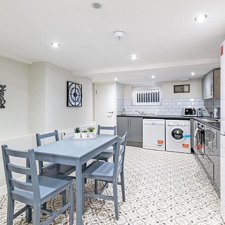 Luxury 5 Bedroom Holiday Home Within Prescot Extérieur photo