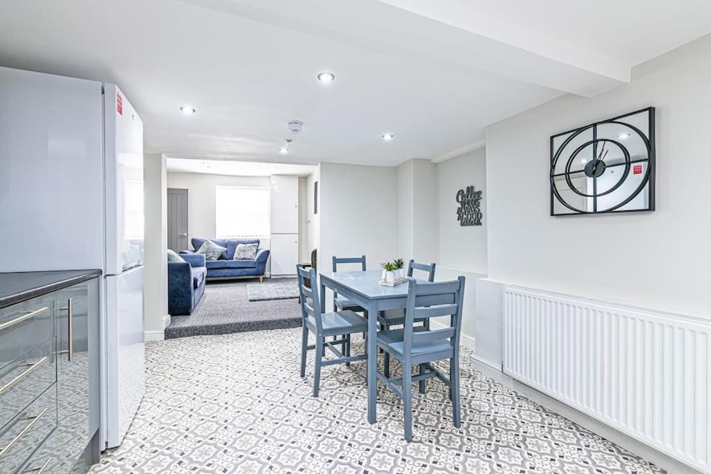 Luxury 5 Bedroom Holiday Home Within Prescot Extérieur photo