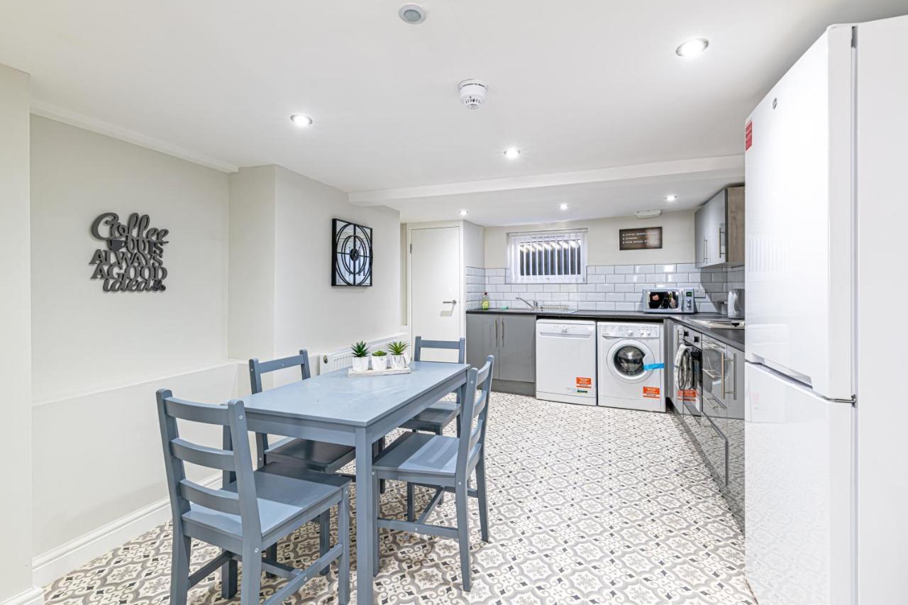 Luxury 5 Bedroom Holiday Home Within Prescot Extérieur photo